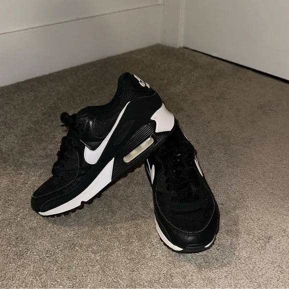 Nike Women's Air Max 90 Black and White Shoes - Picture 3 of 5
